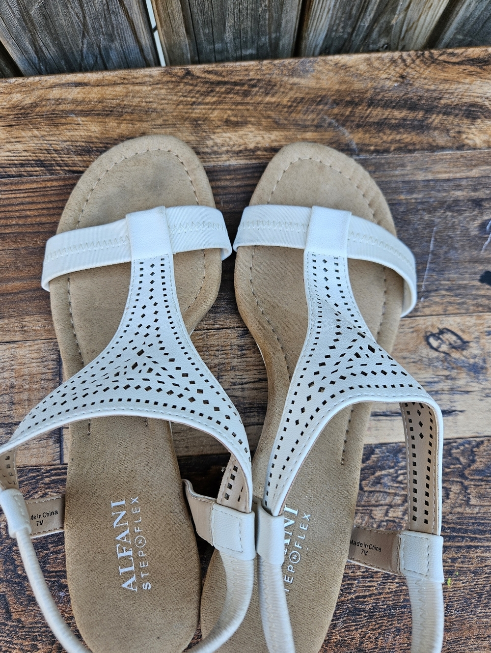 Women’s White Laser-Cut T-Strap Sandals Size 7M - Picture 11 of 16